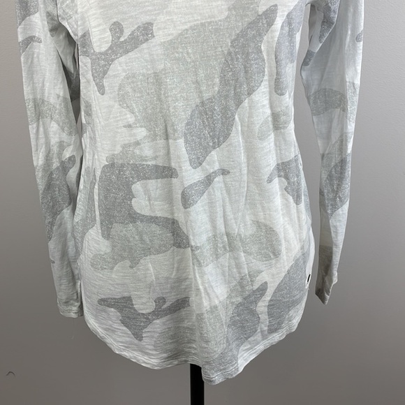 Hollister Must Have Collection M Long Sleeve Shirt White/Gray Soft and Comfy - Picture 3 of 10